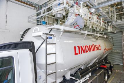 LKW-Beladung mit Losemehl